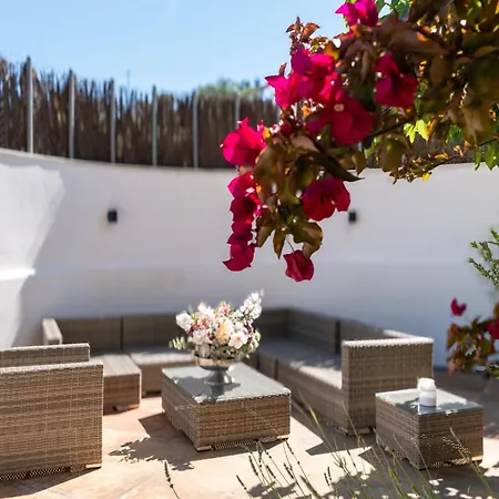 Апартаменти 4-bedroom With Private Garden In Тоса-де-Мар
