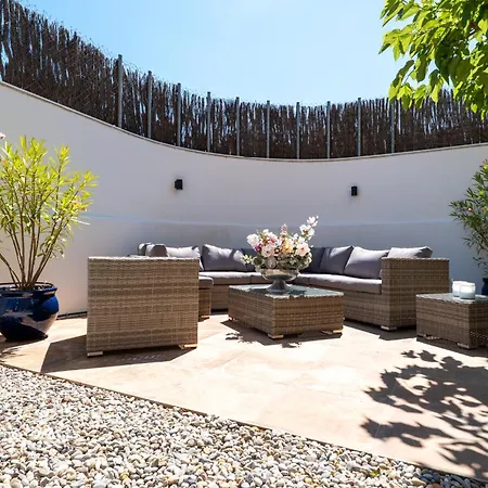 4-bedroom With Private Garden In Апартаменти *