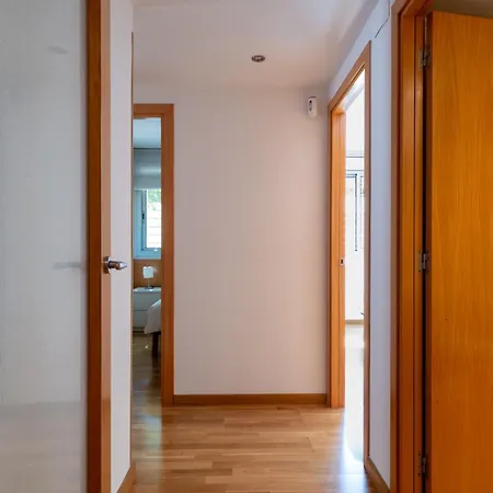 Апартаменти 4-bedroom With Private Garden In Тоса-де-Мар